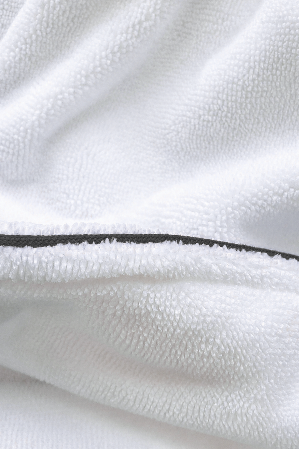 Lunetta Badjas Wit met antraciet geborduurd detail